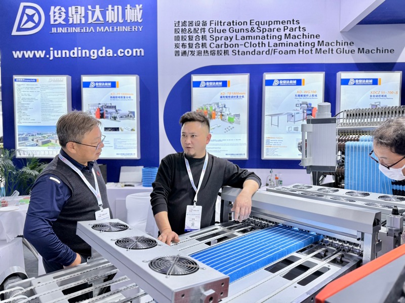 the Foaming Mini Pleat Machine